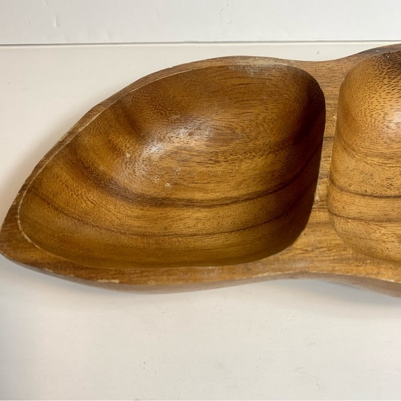 Vintage Monkeypod wood leaf dish. Approximately 15”L x 2”H x 5”W. - Picture 3 of 12